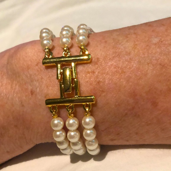 Vintage NWT Triple Strand Pearl Marvella by Monet Bracelet - Picture 2 of 3